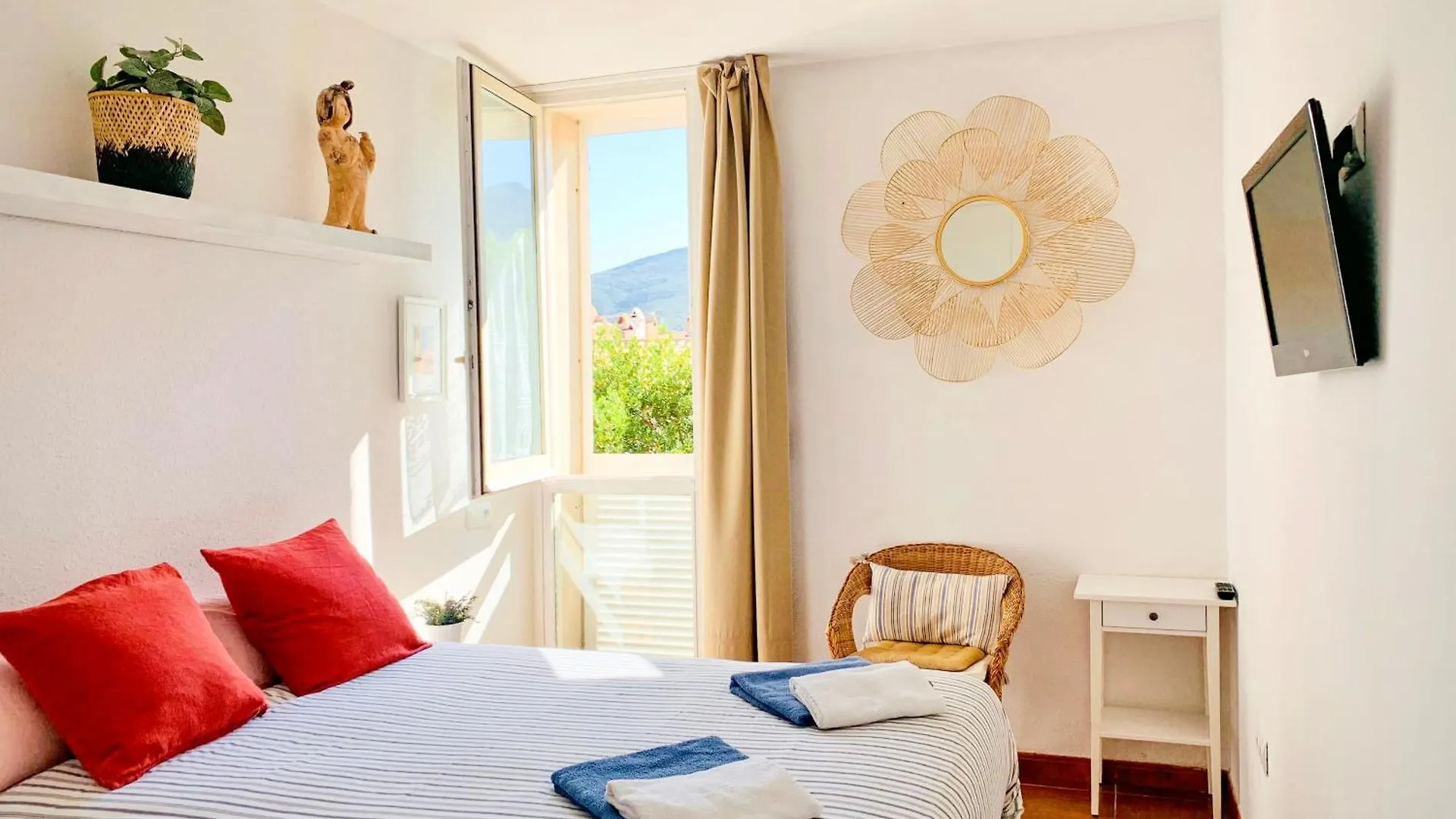 Séjour chez l'habitant Habitacion Centrica Con Aire Acondicionado Bano Privado Nevera Cadaqués