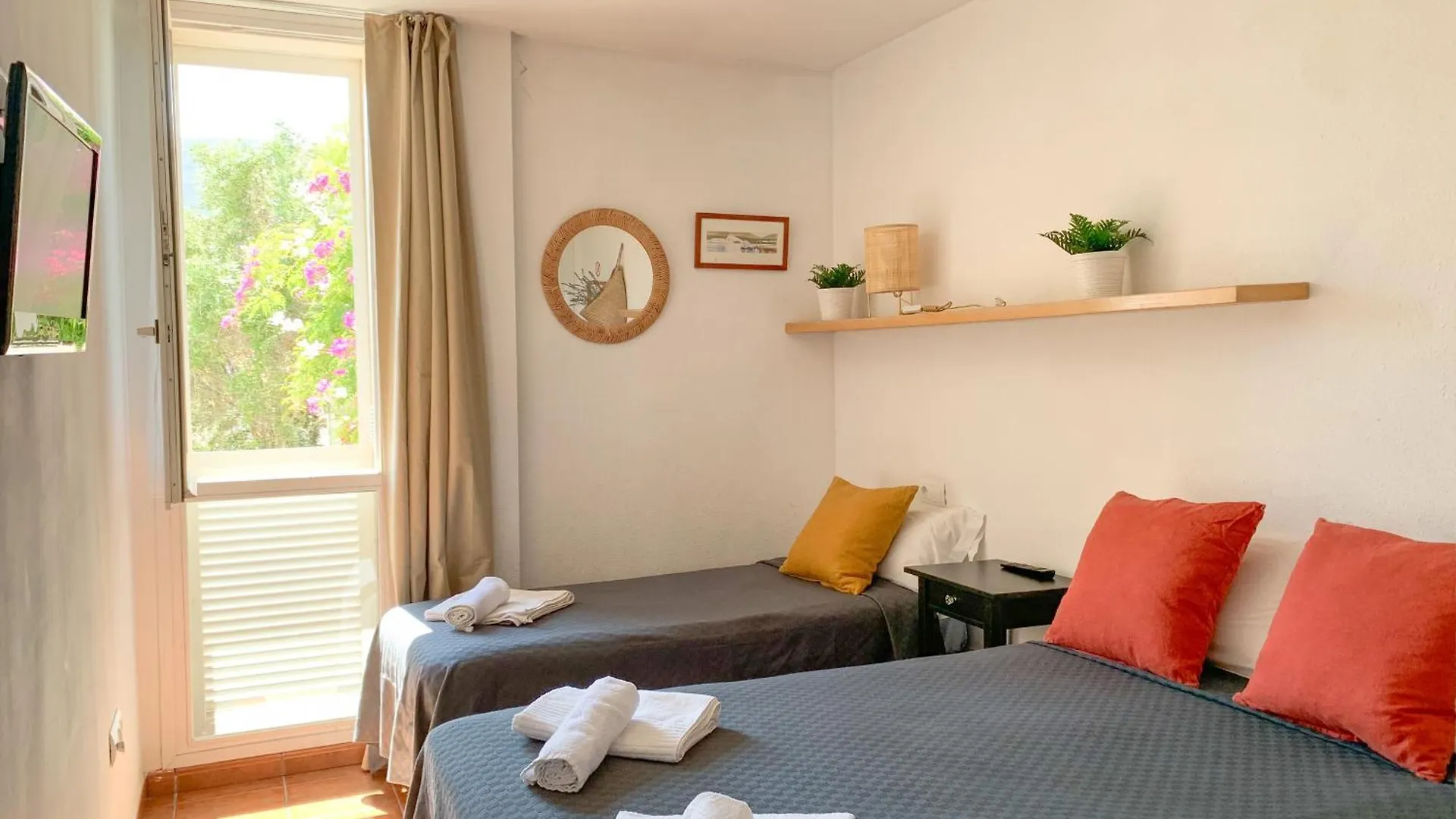 Habitacion Centrica Con Aire Acondicionado Bano Privado Nevera Cadaqués